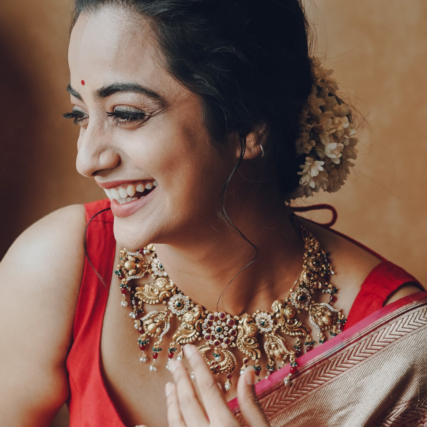 MAHARI SHORT NECKLACE-NEK1112