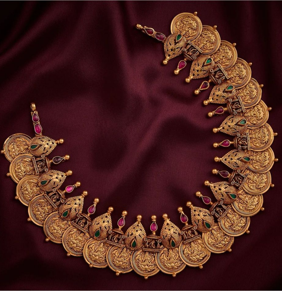 Short coin necklace