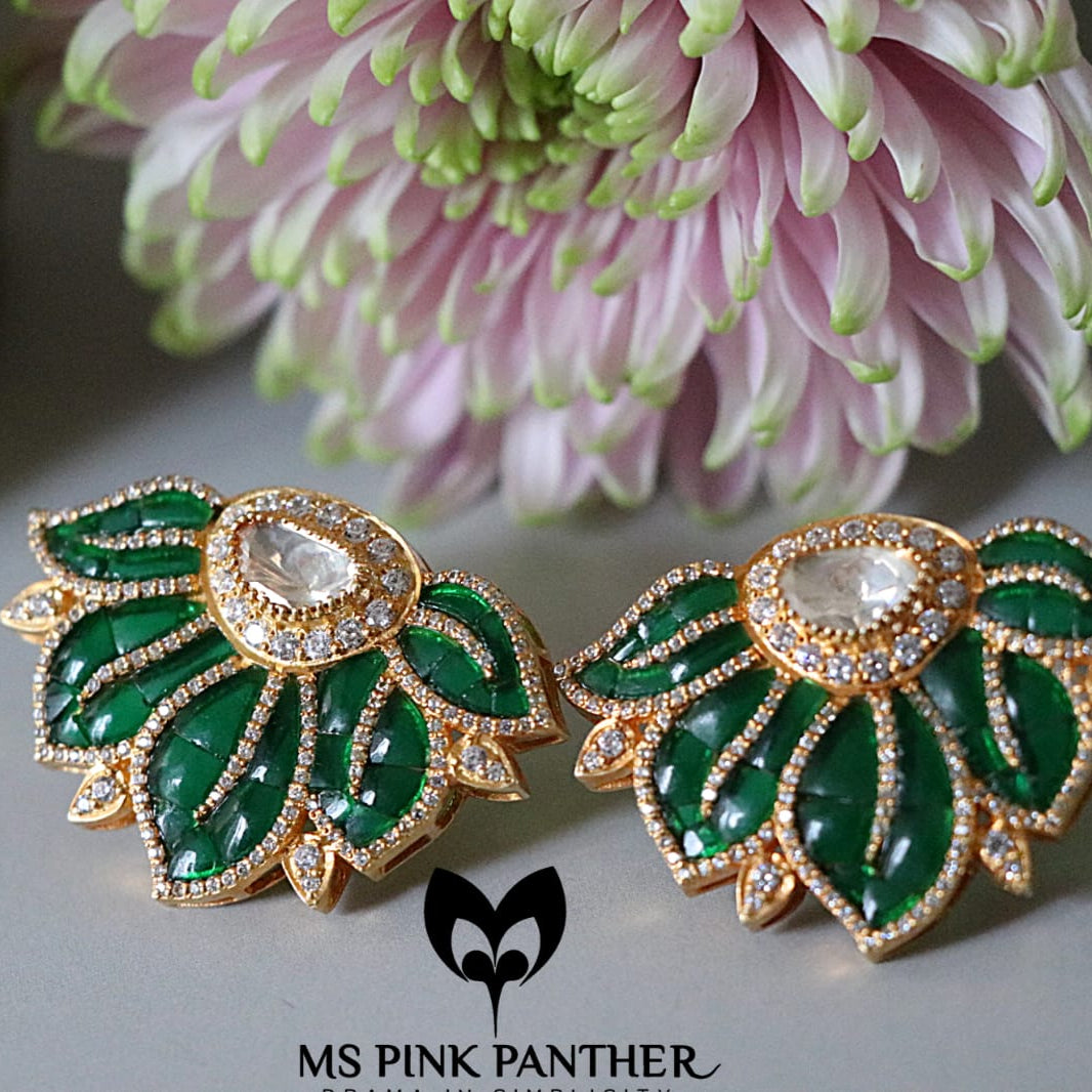 GREEN LEAF STUDS