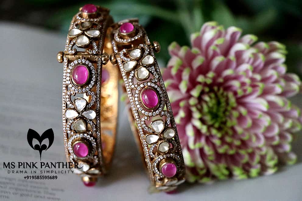 VICTORIAN BANGLE