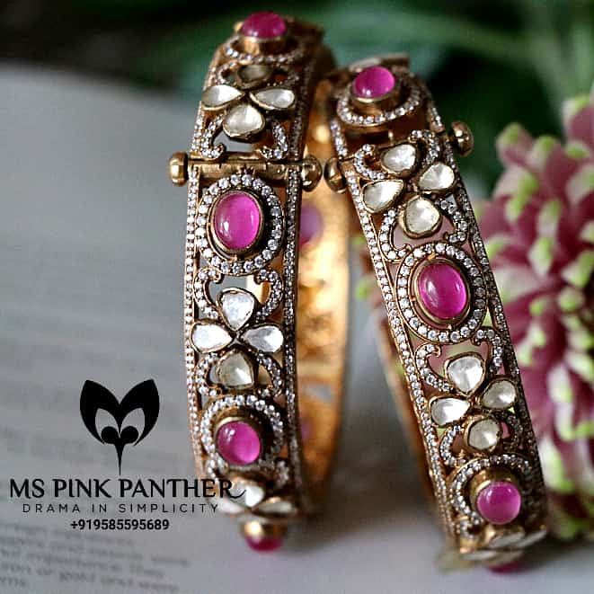 VICTORIAN BANGLE
