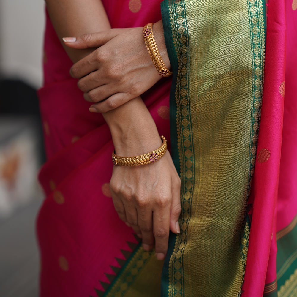 ANANYA PLAIN GOLD BANGLE-BN1484