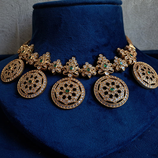 TRADITIONAL WEAR BOTU MAALA SHORT NECKLACE.