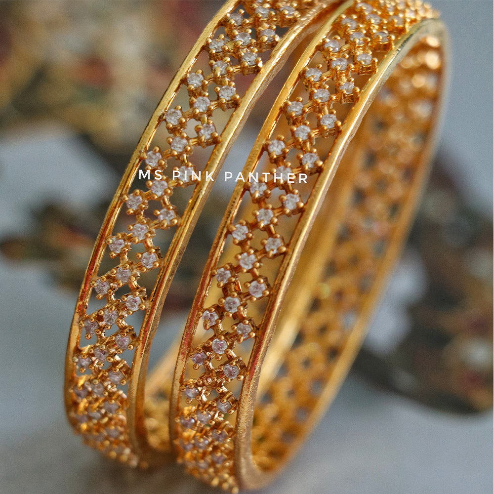 DIAMOND LOOK TRADITIONAL BANGLE-BN1140