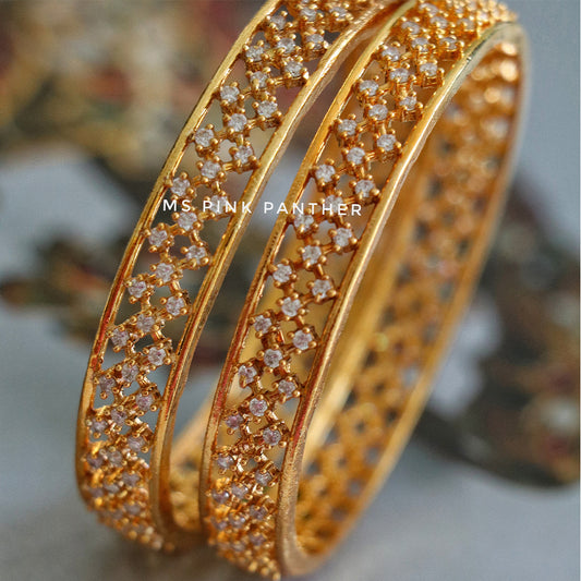 DIAMOND LOOK TRADITIONAL BANGLE-BN1140