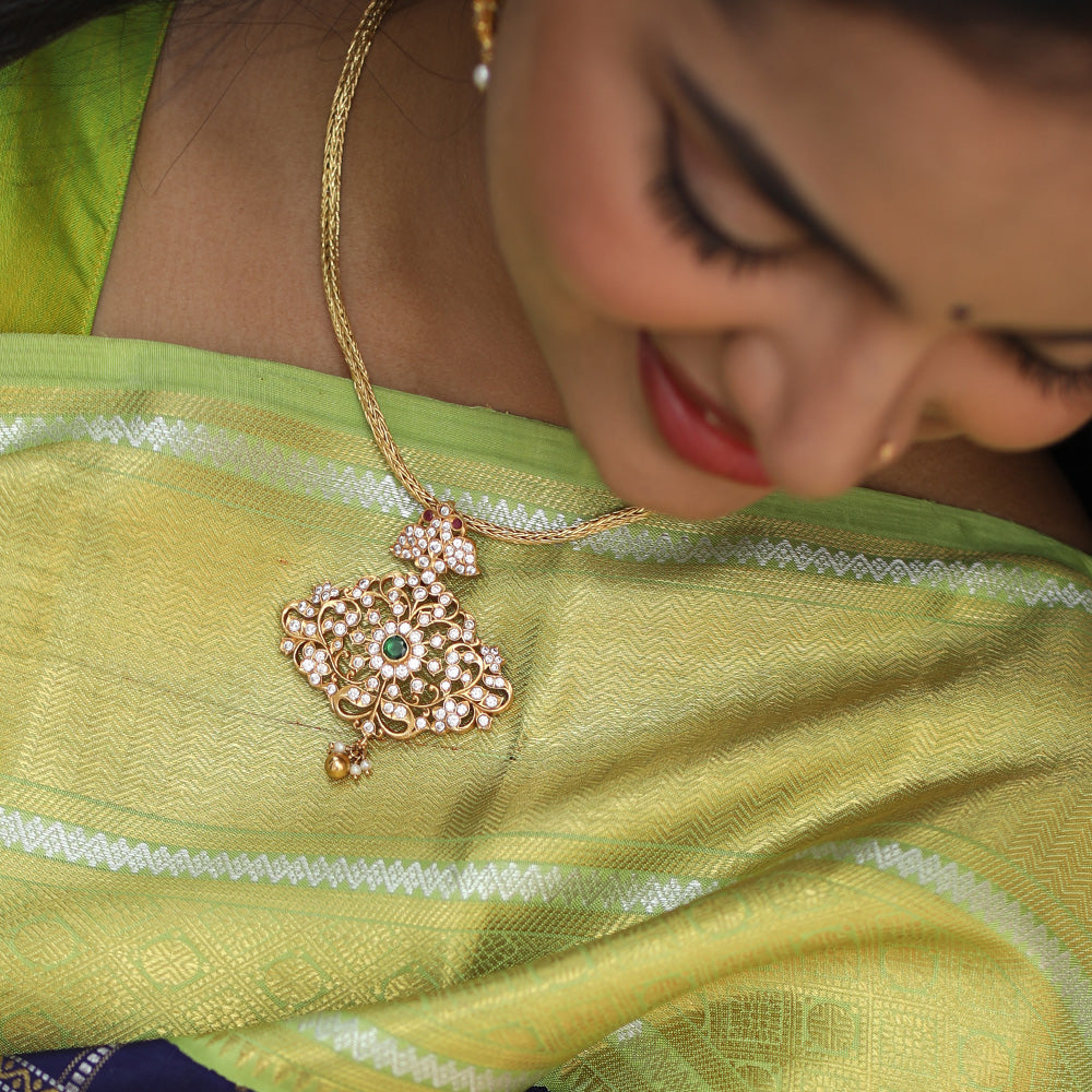 GOLD PLATED PLAIN CHAIN WITH PENDANT.