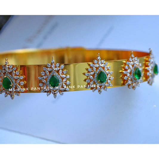 PLAIN ALLOY BELT WITH ZIRCON STONE PENDANTS.