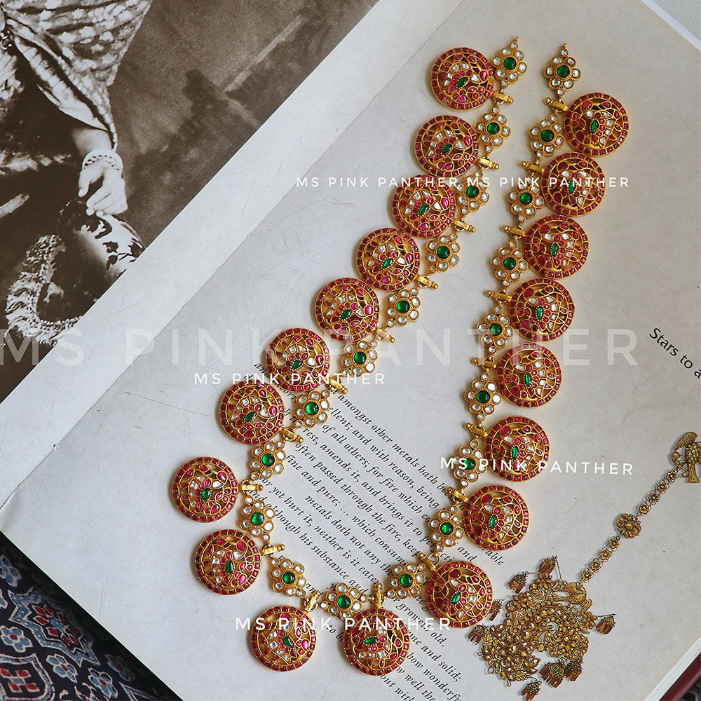 KUNDAN LONG BOTTU HAARAM WITH PEACOCK MOTIF.