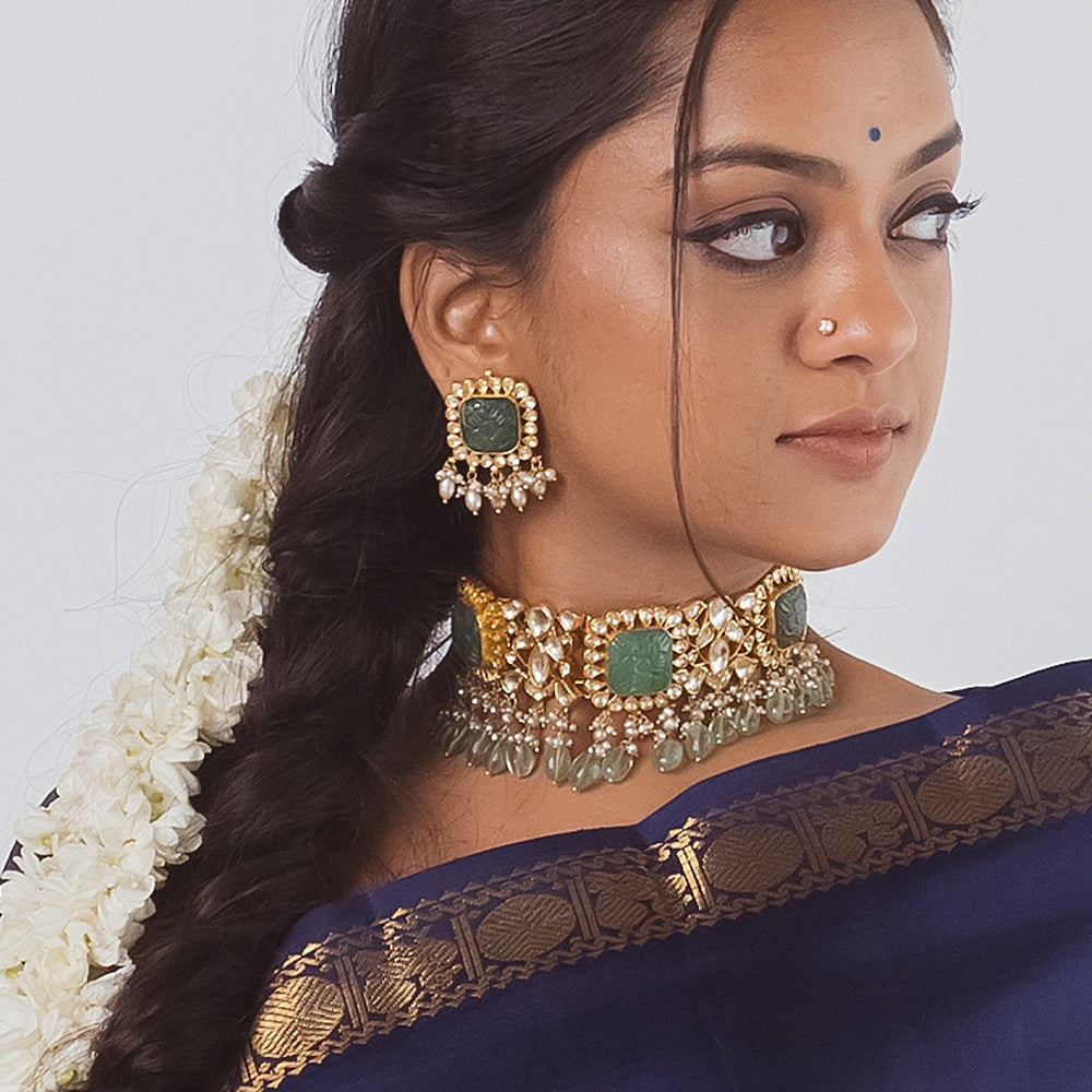 KUNDAN LOOK STONES CHOKER AND EARRINGS.
