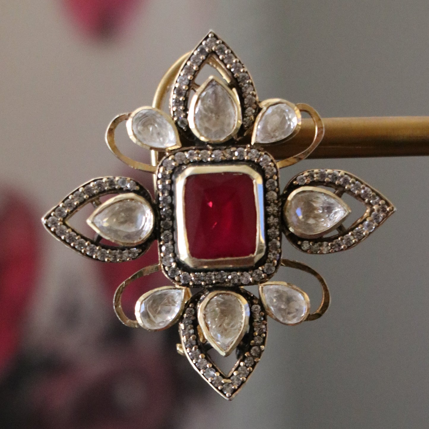 VAARANI STUDS VICTORIAN -ER1303