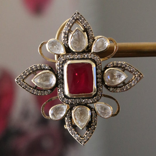 VAARANI STUDS VICTORIAN -ER1303