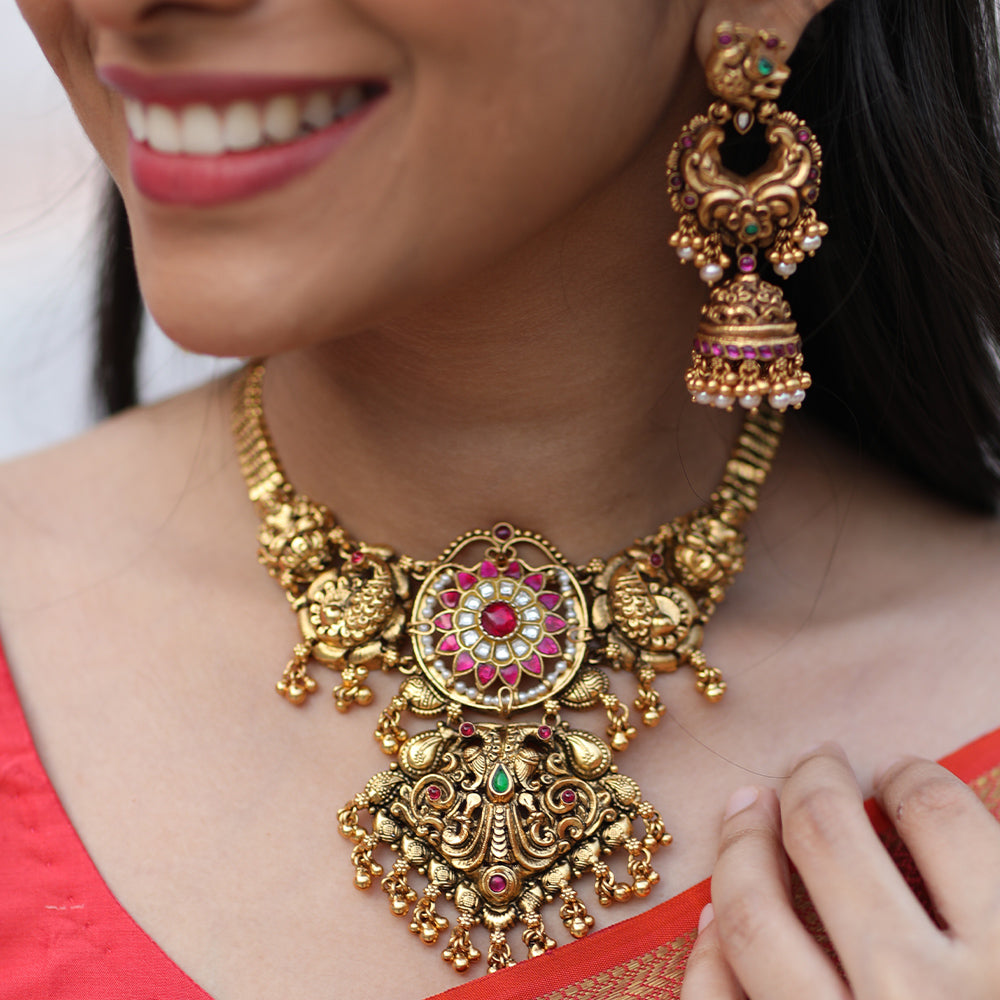 TRADITIONAL WEAR ANTIQUE NECKLACE.