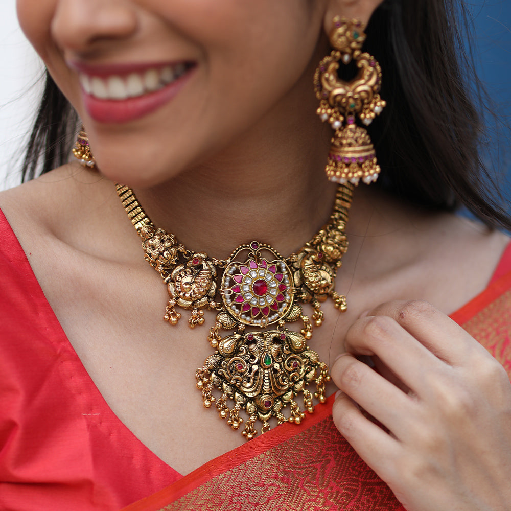 TRADITIONAL WEAR ANTIQUE NECKLACE.